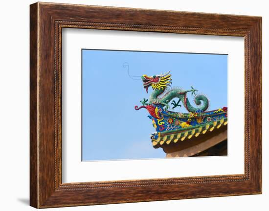 Dragon sculpture on the roof of South Putuo Temple, Xiamen, Fujian Province, China-Keren Su-Framed Photographic Print