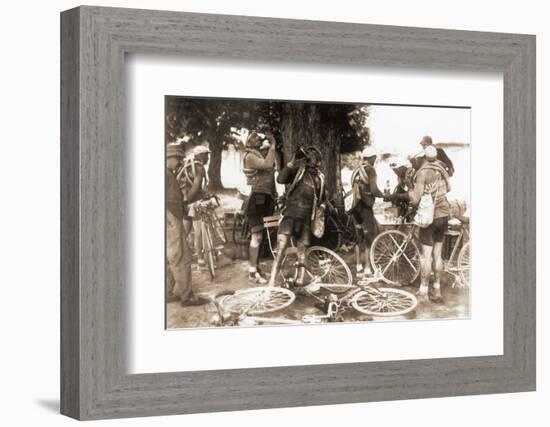 Drinkers-Presse ’E Sports-Framed Photographic Print