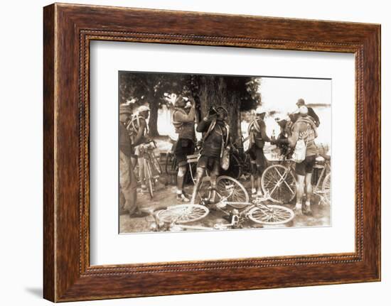 Drinkers-Presse ’E Sports-Framed Photographic Print