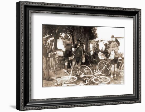 Drinkers-Presse ’E Sports-Framed Photographic Print