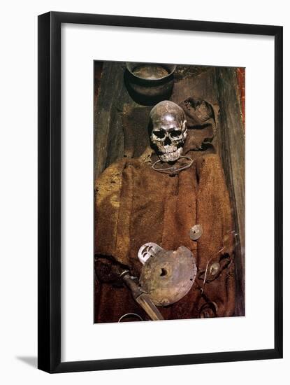 Early bronze age burial from Denmark, 16th century BC. Artist: Unknown-Unknown-Framed Giclee Print