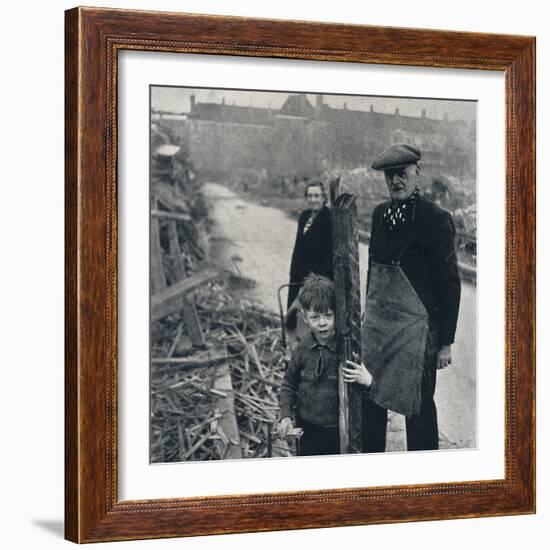 'East End family', 1941-Cecil Beaton-Framed Photographic Print