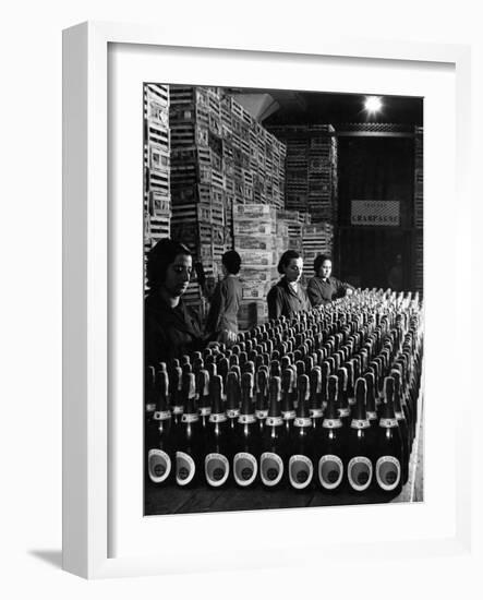 Edecan Champagne-null-Framed Photographic Print