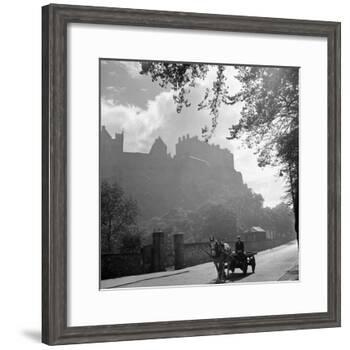 Edinburgh Castle 1910-Staff-Framed Photographic Print