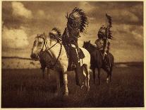 Apsaroke War Group, C.1905 (B/W Photo)-Edward Sheriff Curtis-Giclee Print