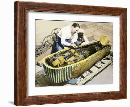 Egypt-1922 : English archaeologist Howard Carter (1873-1939) and an Egyptian assistant-English Photographer-Framed Giclee Print