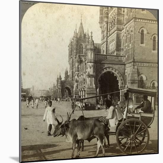 Ekka, Outside Victoria Station, Bombay, India, C1900s-Underwood & Underwood-Mounted Photographic Print