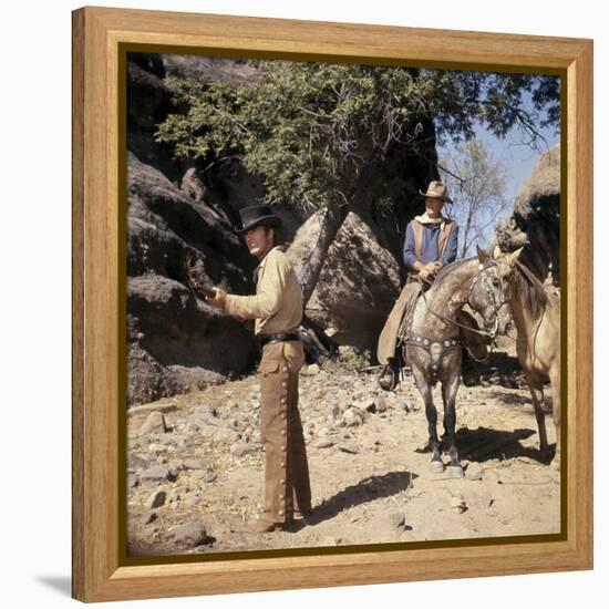 EL DORADO, 1967 directed by HOWARD HAWKS James Caan and John Wayne (photo)-null-Framed Stretched Canvas