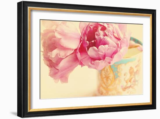 Elegant Vase-Sarah Gardner-Framed Photographic Print