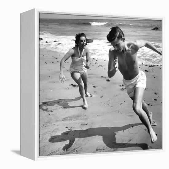 Elizabeth Liz Taylor and Roddy Mcdowall Playing on the Beach 1948-null-Framed Stretched Canvas