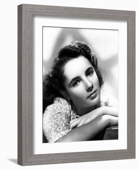 ELIZABETH TAYLOR 1944 (b/w photo)-null-Framed Photo