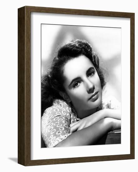 ELIZABETH TAYLOR 1944 (b/w photo)-null-Framed Photo