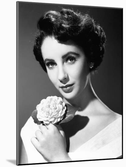 Elizabeth Taylor, 1949-null-Mounted Photographic Print