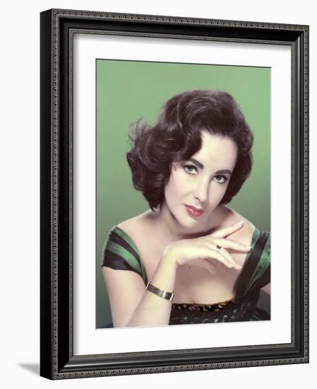 ELIZABETH TAYLOR, 1953 (photo)-null-Framed Photo