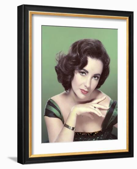 ELIZABETH TAYLOR, 1953 (photo)-null-Framed Photo