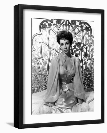 Elizabeth Taylor (b/w photo)-null-Framed Photo