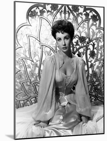 Elizabeth Taylor (b/w photo)-null-Mounted Photo