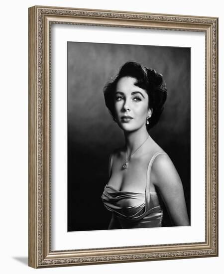 Elizabeth Taylor (b/w photo)-null-Framed Photo