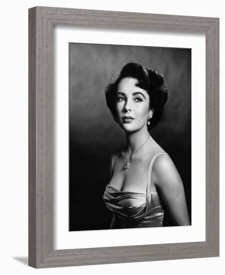 Elizabeth Taylor (b/w photo)-null-Framed Photo