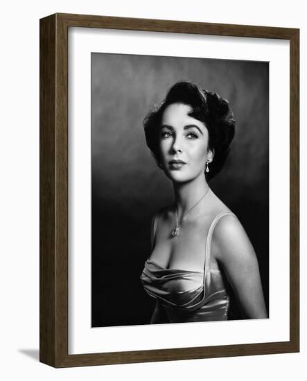 Elizabeth Taylor (b/w photo)-null-Framed Photo