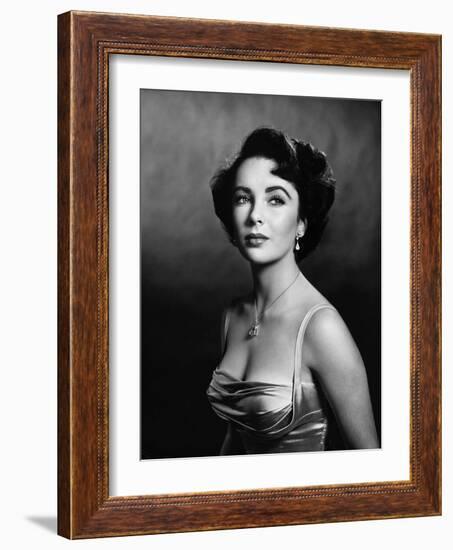 Elizabeth Taylor (b/w photo)-null-Framed Photo