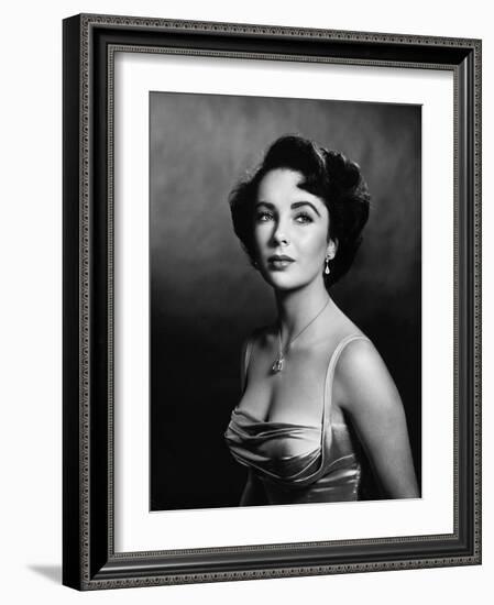 Elizabeth Taylor (b/w photo)-null-Framed Photo