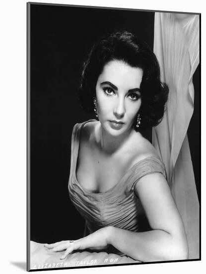 Elizabeth Taylor (b/w photo)-null-Mounted Photo