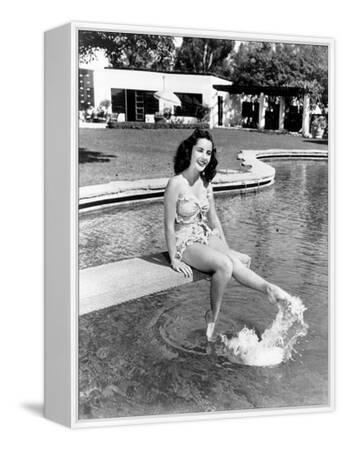 Elizabeth Taylor, Ca. 1947 Photo | Art.com