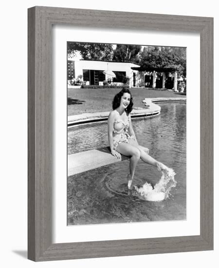 Elizabeth Taylor, Ca. 1947-null-Framed Photo