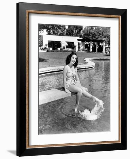 Elizabeth Taylor, Ca. 1947-null-Framed Photo