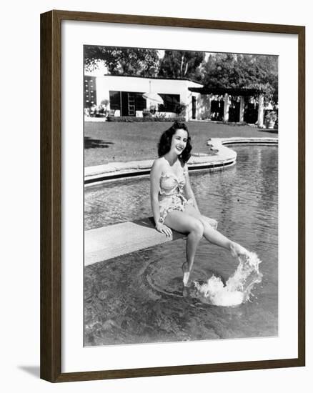 Elizabeth Taylor, Ca. 1947-null-Framed Photo