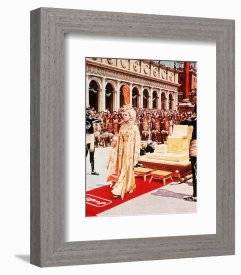 Elizabeth Taylor - Cleopatra-null-Framed Photo