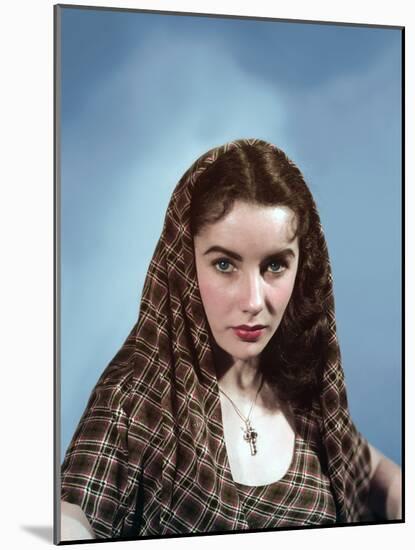 ELIZABETH TAYLOR early 50'S (photo)-null-Mounted Photo