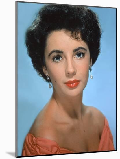 ELIZABETH TAYLOR early 50'S (photo)-null-Mounted Photo