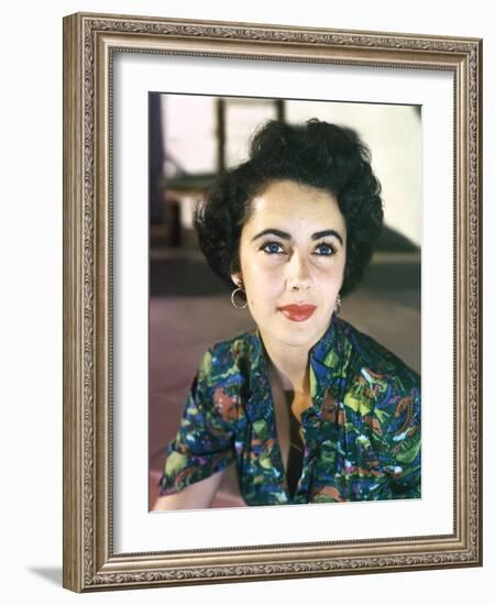 ELIZABETH TAYLOR early 50'S (photo)-null-Framed Photo