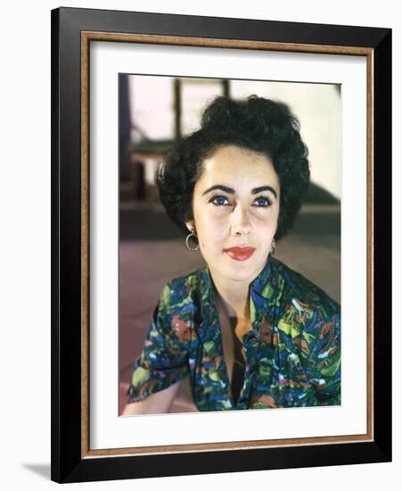 ELIZABETH TAYLOR early 50'S (photo)-null-Framed Photo