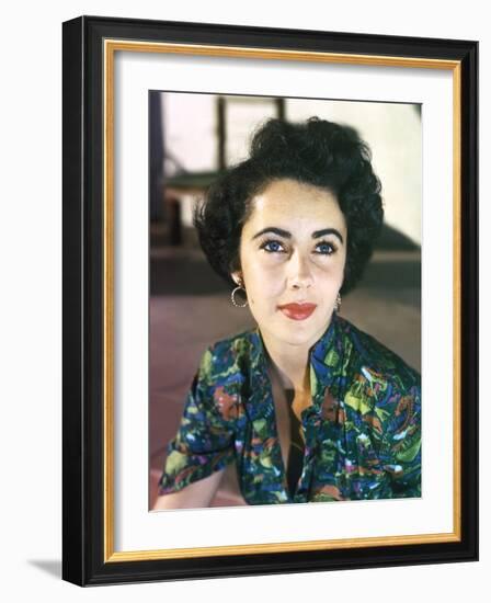 ELIZABETH TAYLOR early 50'S (photo)-null-Framed Photo