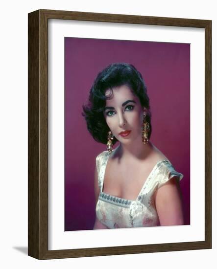 ELIZABETH TAYLOR in the 50's (photo)-null-Framed Photo