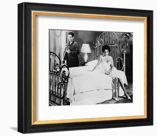 Elizabeth Taylor & Paul Newman-null-Framed Photo