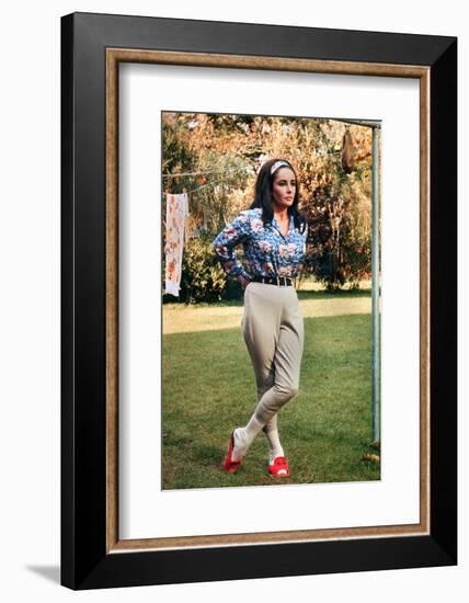 Elizabeth Taylor (photo)-null-Framed Photo