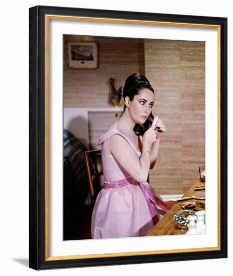 Elizabeth Taylor, The V.I.P.s (1963)-null-Framed Photo