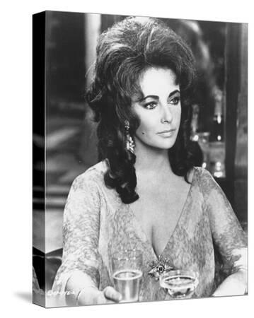 Elizabeth Taylor　直筆サインと白黒ポートレート写真 Elizabeth Taylor, 1953' Photo | Art.com