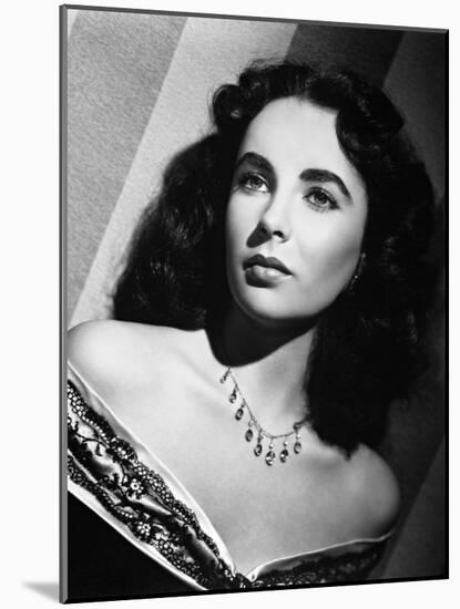 Elizabeth Taylor-null-Mounted Photographic Print