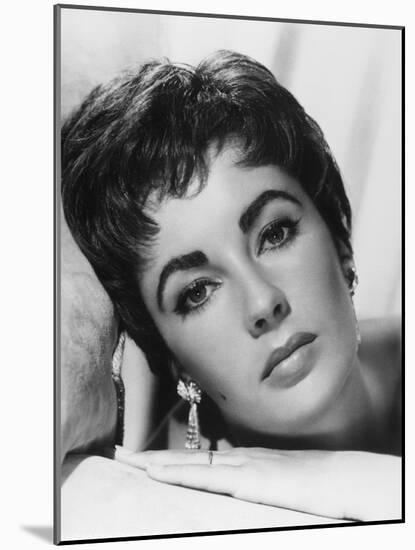 Elizabeth Taylor-null-Mounted Photographic Print