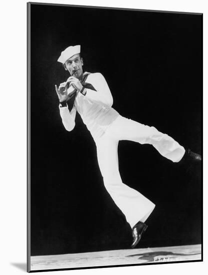 En Suivant La Flotte Follow the Fleet De Marksandrich Avec Fred Astaire, 1936-null-Mounted Photo