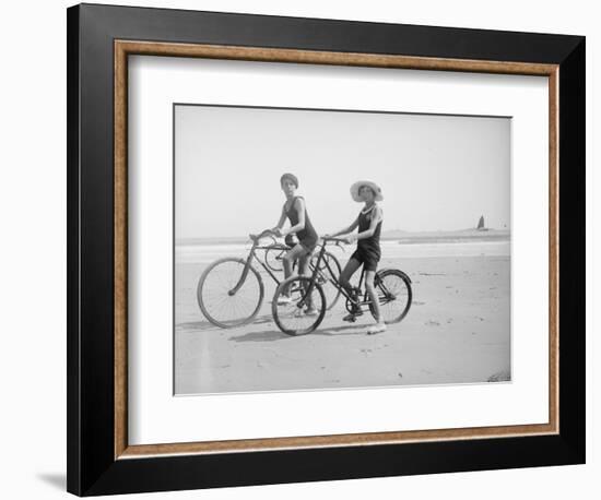 En vélo-null-Framed Giclee Print