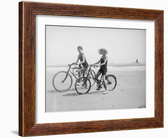 En vélo-null-Framed Giclee Print