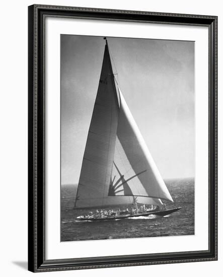 Endeavor II Losing America's Cup-Bettmann-Framed Photographic Print