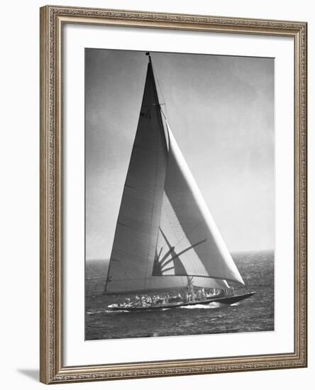 Endeavor II Losing America's Cup-Bettmann-Framed Photographic Print