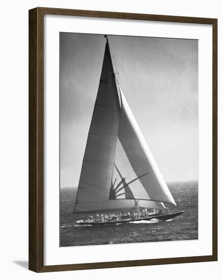 Endeavor II Losing America's Cup-Bettmann-Framed Photographic Print